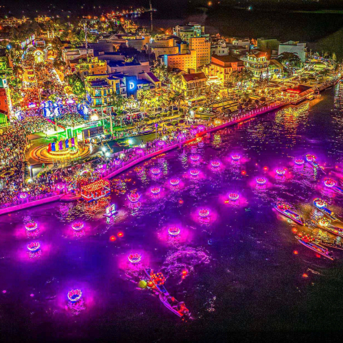 Đêm Hoa Đăng Trên Đầm Đông Hồ - Điểm Nhấn Của Lễ Hội Kỷ Niệm 290 Năm Tao Đàn Chiêu Anh Các